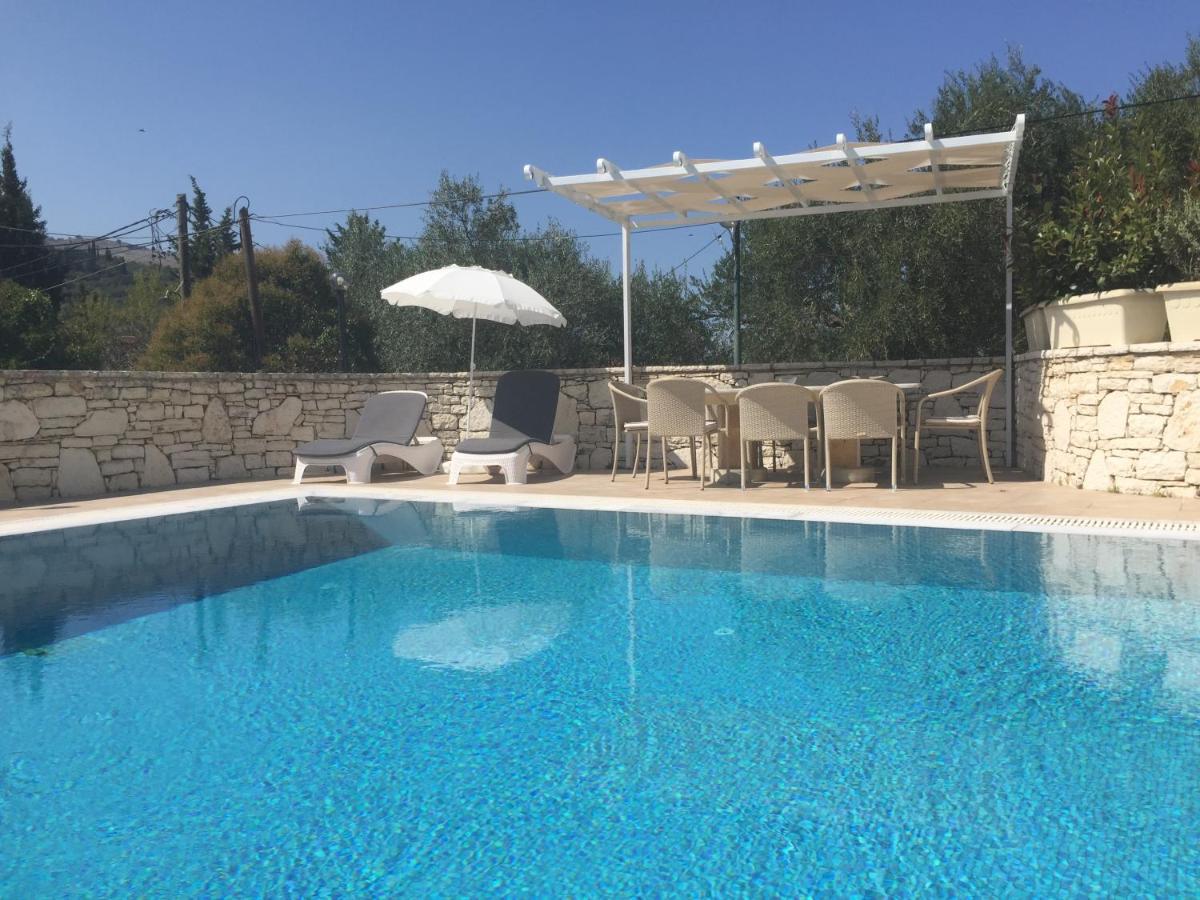 Villa Petrino - Central Flat Location Within Kassiopi. Sleeps 8 Exterior foto