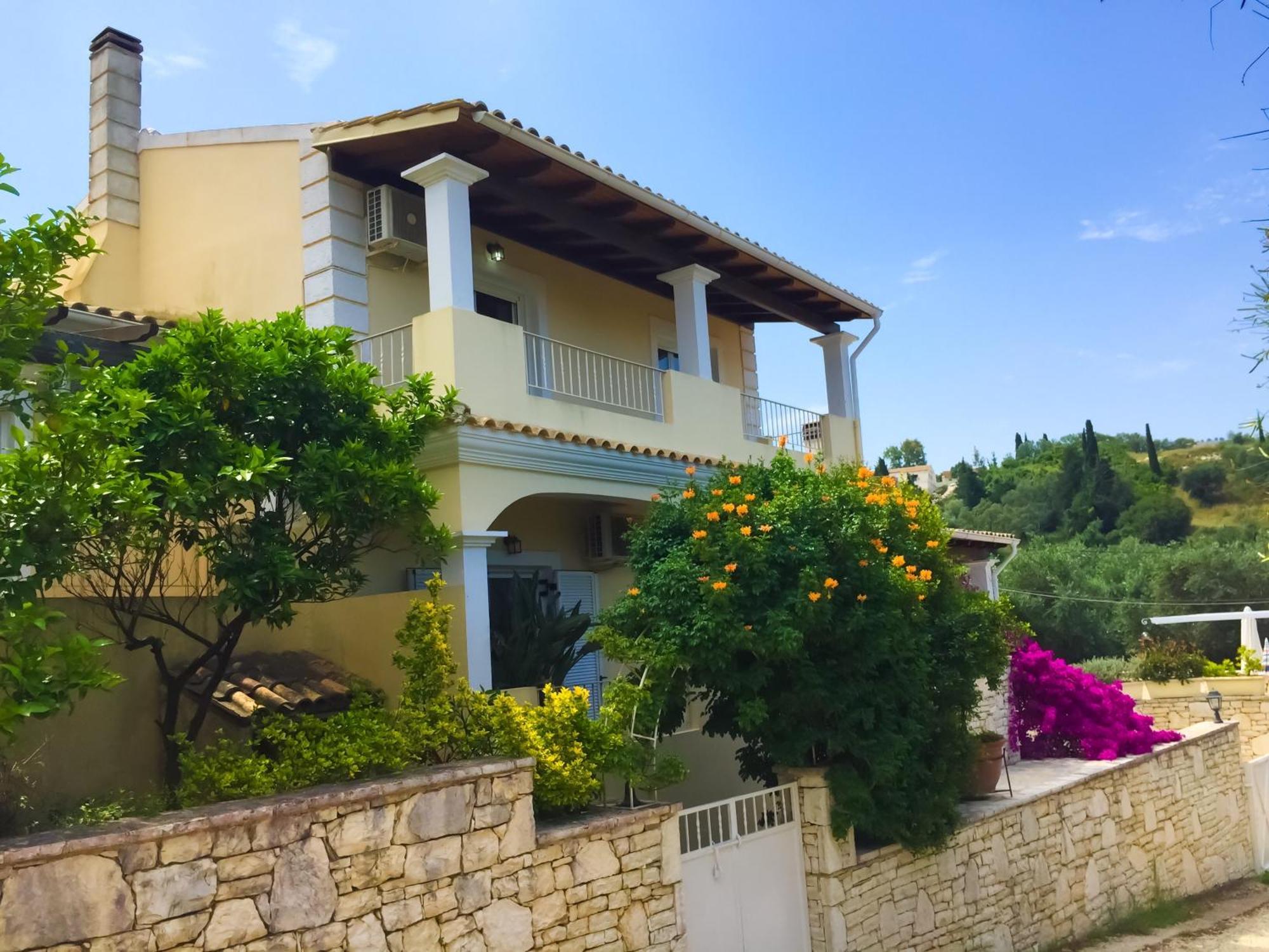 Villa Petrino - Central Flat Location Within Kassiopi. Sleeps 8 Exterior foto